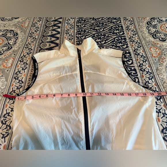 Vaude White Sleeveless Vest size 40 - Picture 7 of 9
